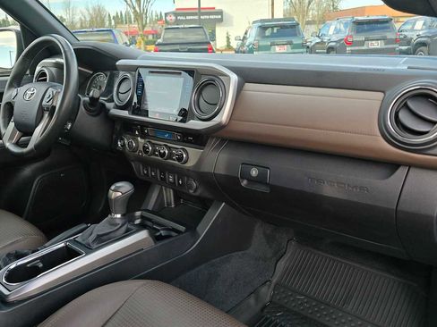 Certified 2016 Toyota Tacoma Limited w/ Towing Package image 14