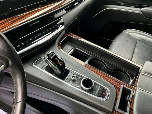 Used 2021 Cadillac Escalade Premium Luxury AWD/4WD image 18