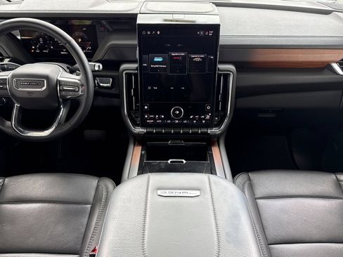 Used 2025 GMC Yukon XL Denali AWD/4WD image 21