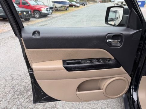 Used 2017 Jeep Patriot High Altitude image 9