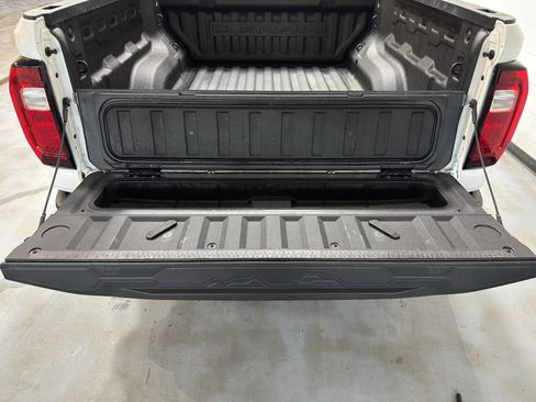 Used 2024 GMC Canyon Denali image 22