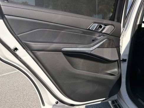 Used 2023 BMW X7 xDrive40i w/ Premium Package AWD/4WD image 11