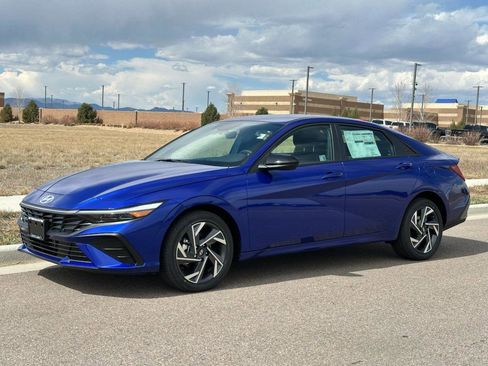 New 2025 Hyundai Elantra SEL image 1
