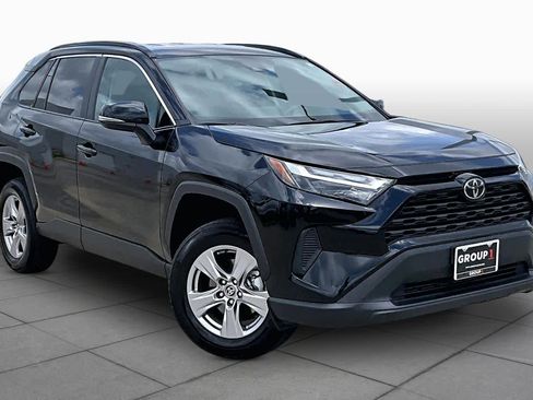 Used 2025 Toyota RAV4 XLE image 3