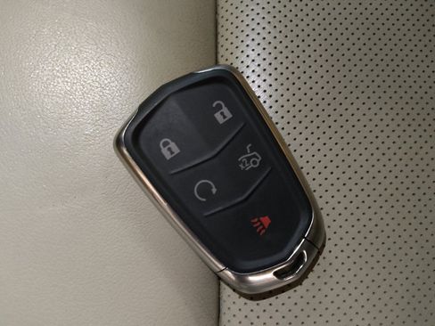 Used 2016 Cadillac XTS Luxury w/ Driver Awareness Package image 32