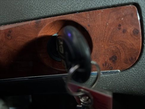 Used 2013 Chrysler Town & Country Touring image 23