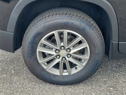 Used 2023 Chevrolet Traverse LT FWD image 5
