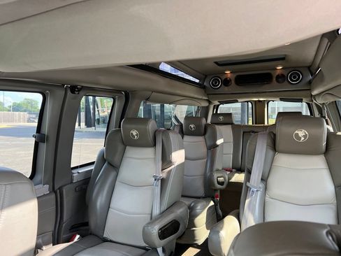 Used 2020 GMC Savana 2500 Extended w/ Enhanced Convenience Package RWD image 7