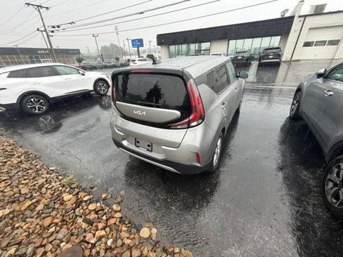 Used 2023 Kia Soul LX w/ Option Group 015 FWD image 4