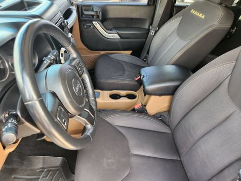 Used 2013 Jeep Wrangler Unlimited Sahara AWD/4WD image 12