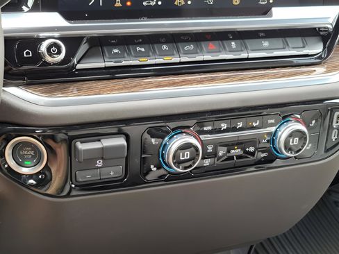 New 2025 GMC Sierra 1500 SLE w/ Preferred Package image 34