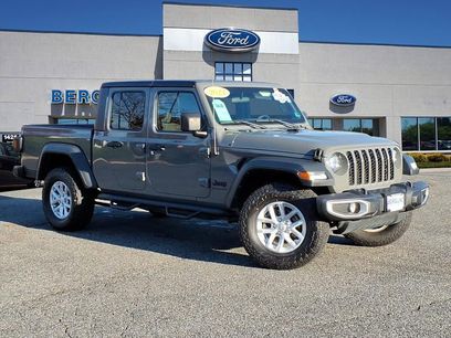Used 2023 Jeep Gladiator Sport