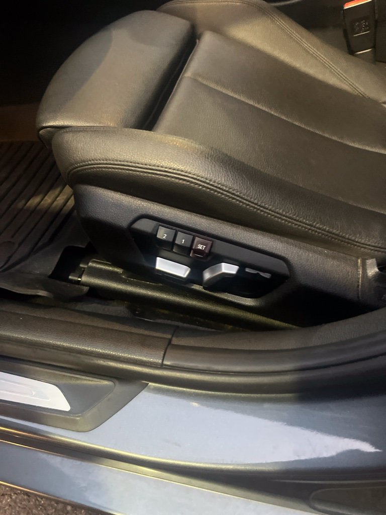 Used 2017 BMW 330i xDrive Sedan AWD/4WD image 9