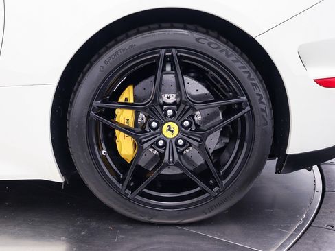 Used 2017 Ferrari California T RWD image 22