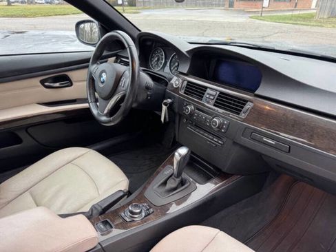 Used 2012 BMW 328i Convertible image 17