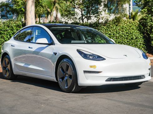 Used 2023 Tesla Model 3 Standard Range RWD image 5