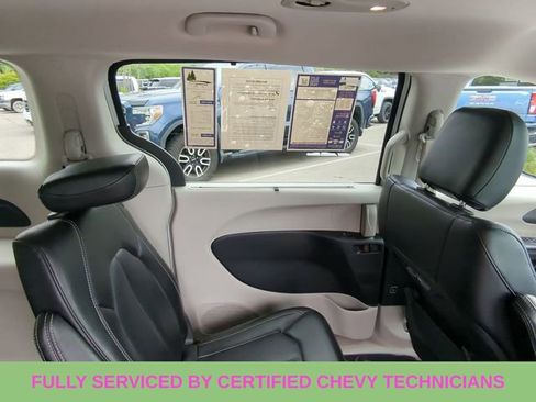 Used 2023 Chrysler Pacifica Touring-L FWD image 34