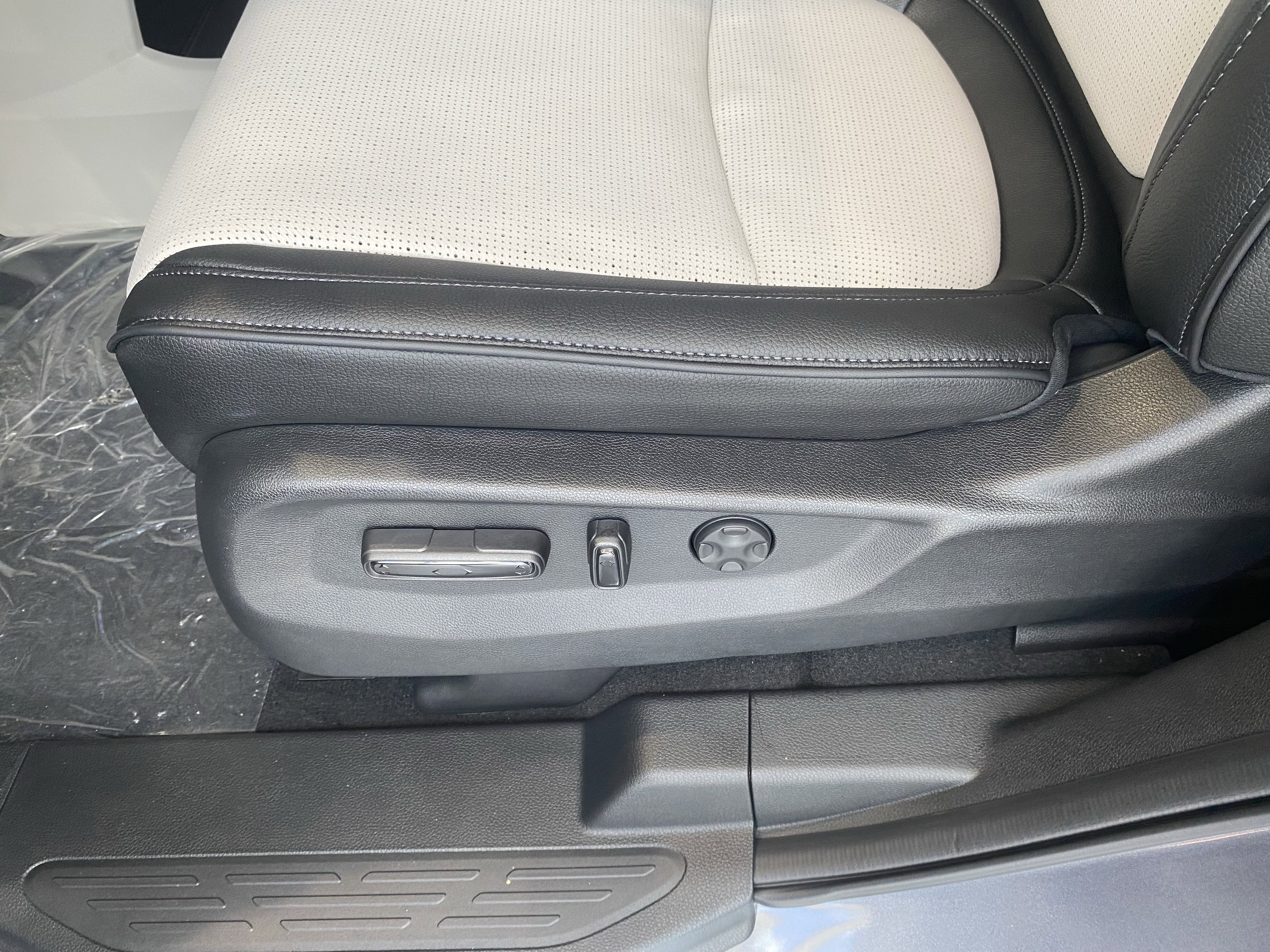 Used 2026 Honda Odyssey Elite image 19