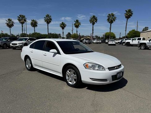 Used 2015 Chevrolet Impala LT image 2