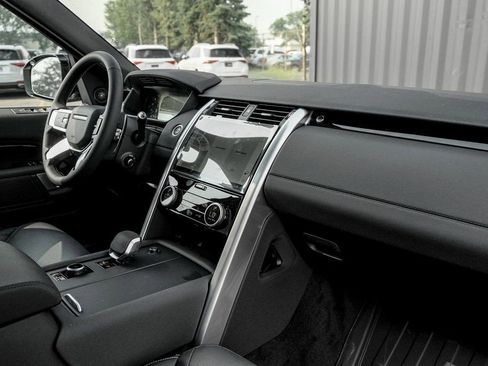 Used 2025 Land Rover Discovery S AWD/4WD image 22