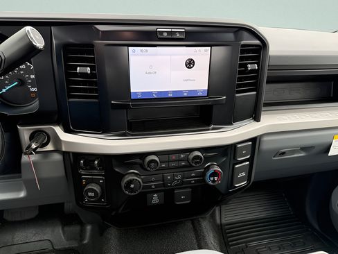 Used 2025 Ford F250 XL w/ FX4 Off-Road Package AWD/4WD image 5