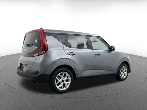 Used 2025 Kia Soul LX w/ LX Technology Package FWD image 9