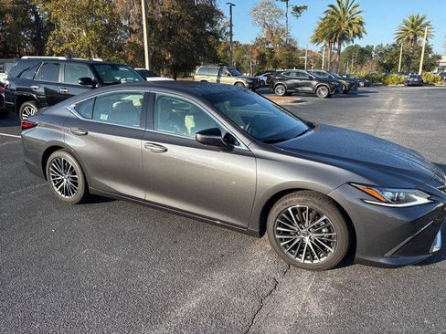 Certified 2025 Lexus ES 350 w/ Premium Package image 5