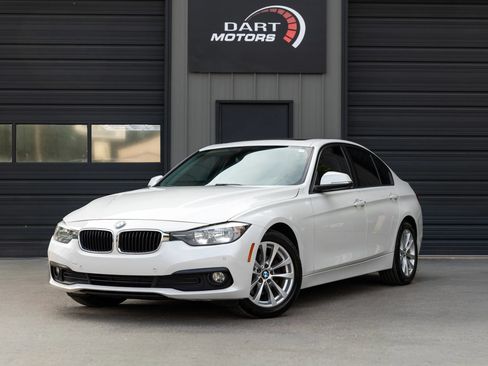 Used 2017 BMW 320i xDrive Sedan AWD/4WD image 3
