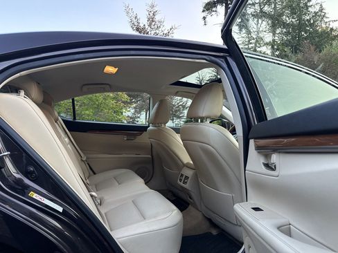 Used 2013 Lexus ES 300h w/ Luxury Pkg FWD image 21