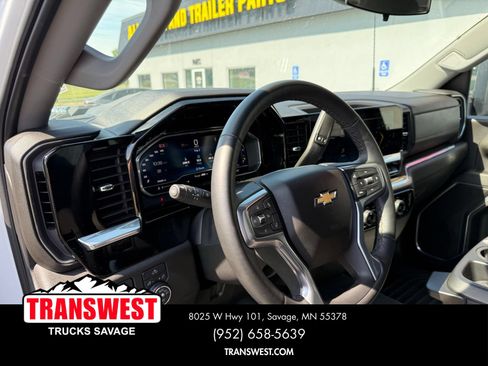 Used 2025 Chevrolet Silverado 2500 LT w/ Convenience Package AWD/4WD image 4