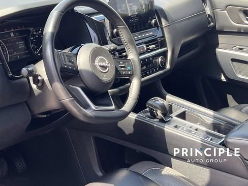 Used 2024 Nissan Pathfinder SL FWD image 13