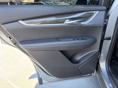 Used 2023 Cadillac XT6 Sport w/ Technology Package AWD/4WD image 22