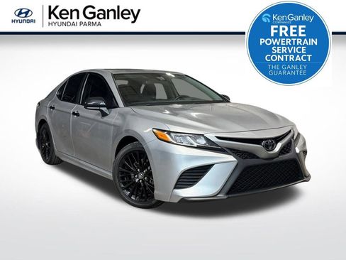 Used 2020 Toyota Camry SE image 1
