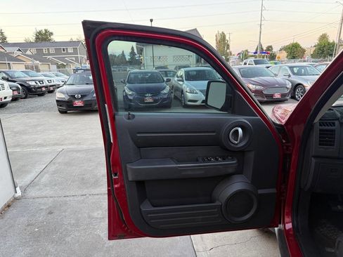 Used 2008 Dodge Nitro SXT image 10