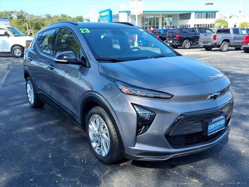 Certified 2023 Chevrolet Bolt EUV LT w/ Driver Confidence Package image 1