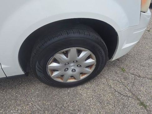 Used 2008 Chrysler Town & Country LX FWD image 10
