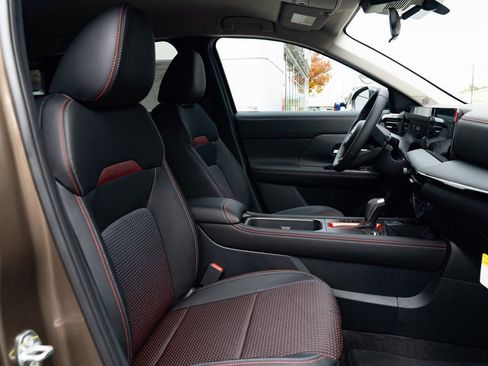 New 2026 Nissan Kicks SR AWD/4WD image 24