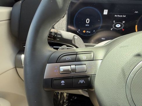 Used 2024 Hyundai Kona Limited FWD image 30
