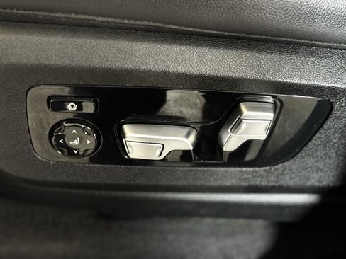 Used 2020 BMW X5 M50i w/ Executive Package image 18