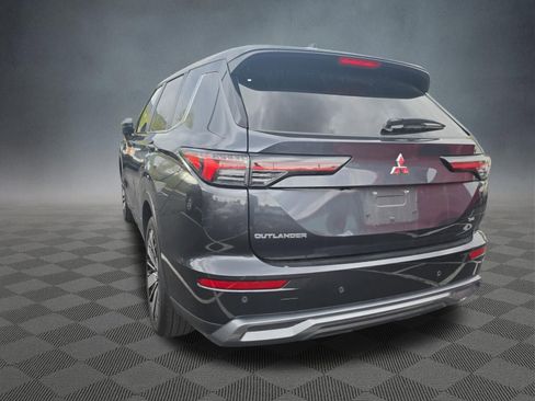 Used 2025 Mitsubishi Outlander AWD image 11