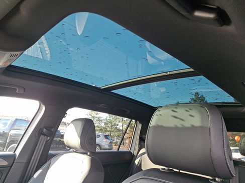 Used 2024 Volkswagen Tiguan SE R-Line image 14