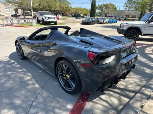Used 2018 Ferrari 488 Spider image 6