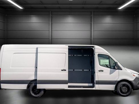 Used 2024 Mercedes-Benz Sprinter 3500 image 7