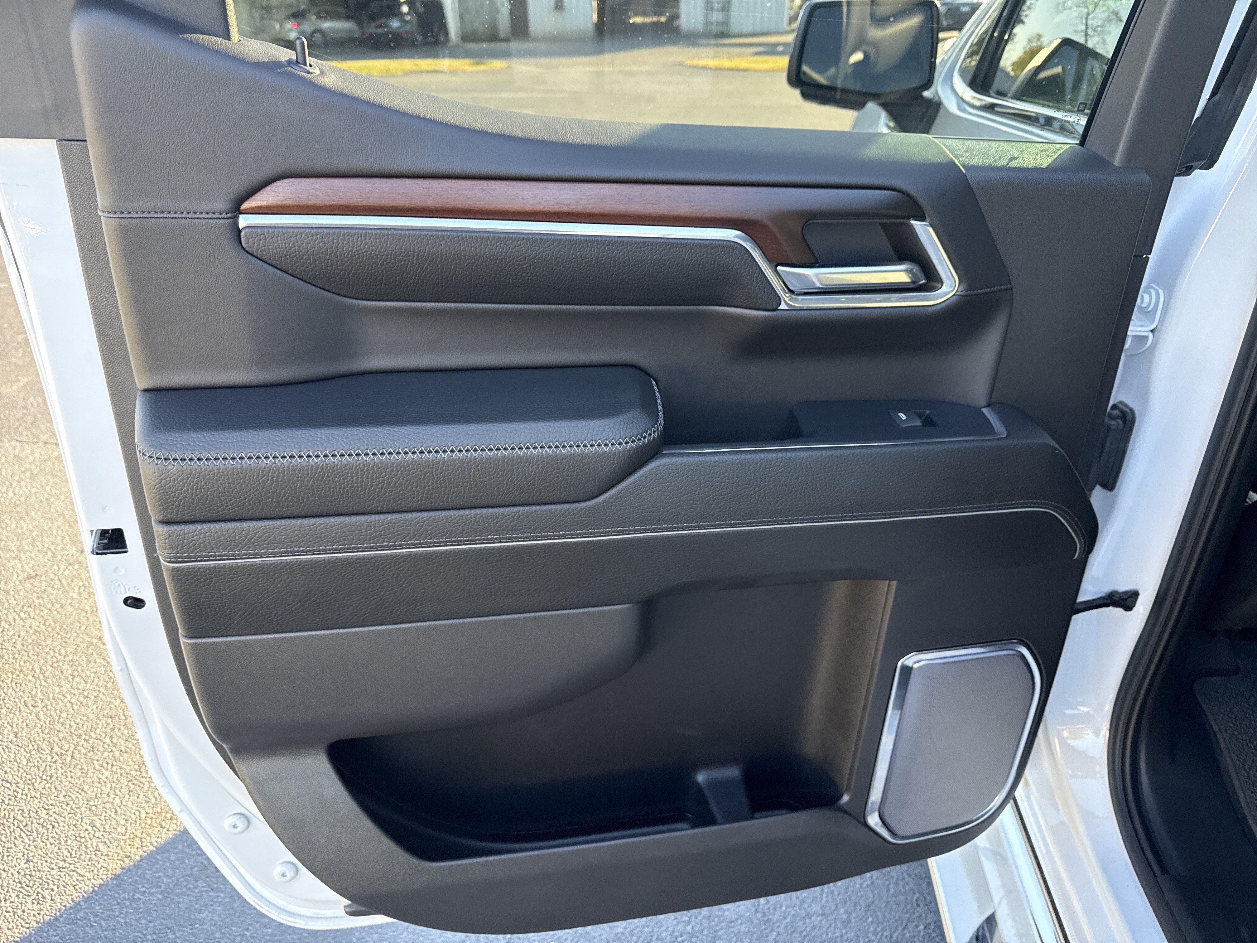 Used 2024 GMC Sierra 1500 Denali w/ Technology Package AWD/4WD image 29