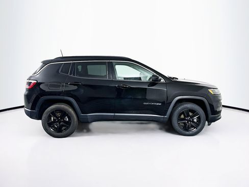 Used 2022 Jeep Compass Latitude AWD/4WD image 10