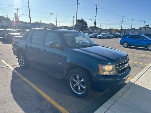 Used 2007 Chevrolet Avalanche LTZ w/ LTZ Preferred Equipment Group AWD/4WD image 3