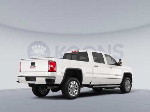 Used 2017 GMC Sierra 2500 Denali w/ Duramax Plus Package image 4
