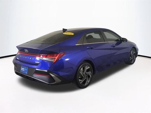 Certified 2025 Hyundai Elantra Limited FWD image 5