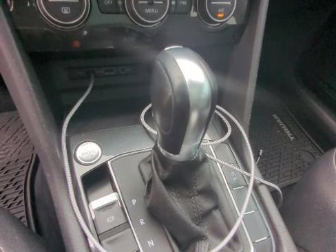Used 2019 Volkswagen Tiguan SE w/ Panoramic Sunroof Package AWD/4WD image 21