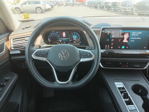 Used 2024 Volkswagen Atlas SE AWD/4WD image 11
